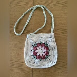 Crochet Square Shoulder Bag with Floral Design